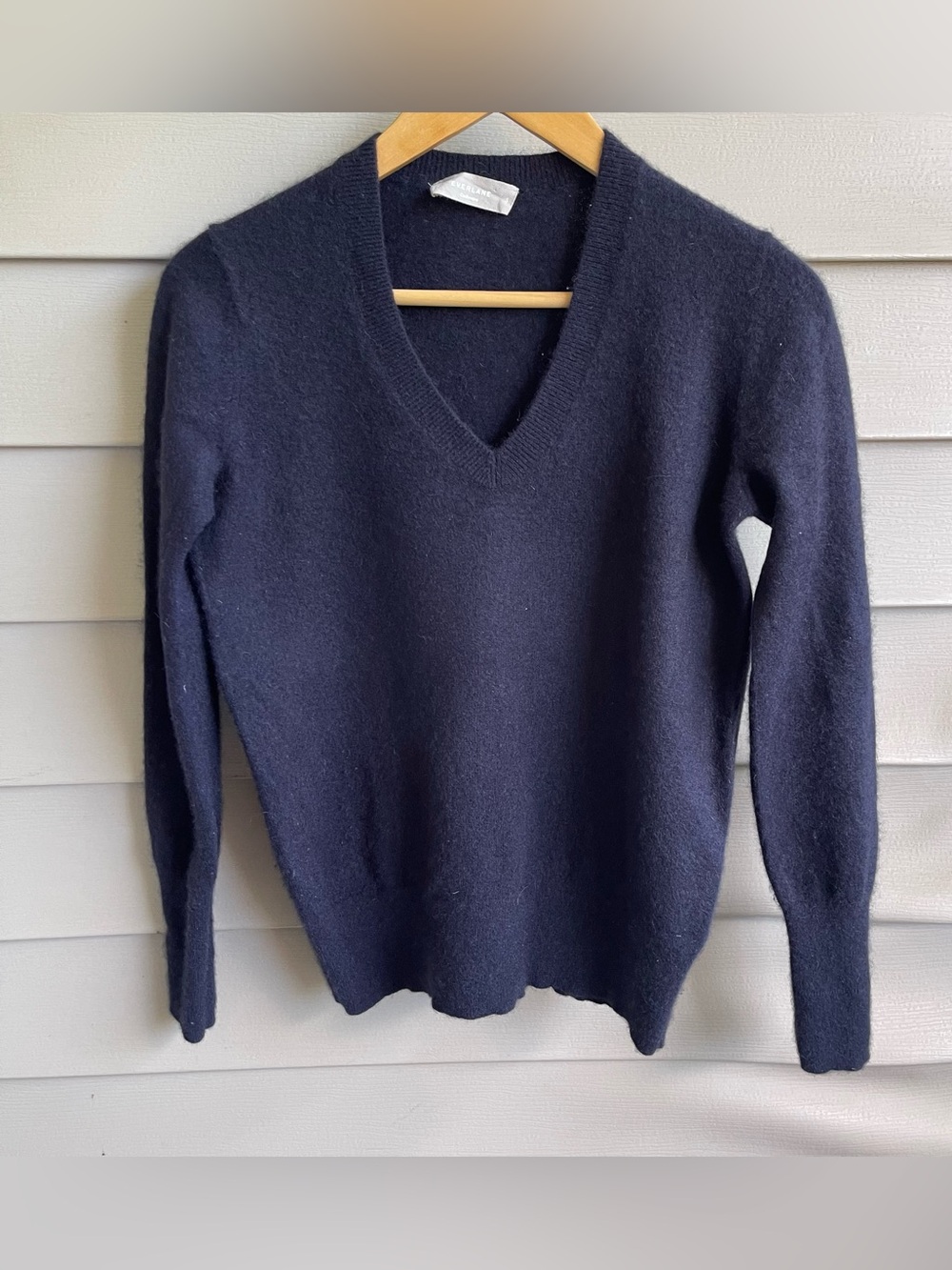 Everlane 100% Cashmere Sweater Pullover V-Neck Size S Navy Blue Cozy Minimalist